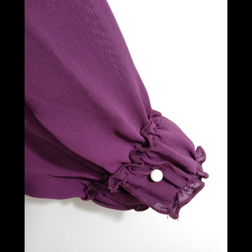 Few Moda Wine Color Hidden-button Blouse Size Med - Picture 6 of 6